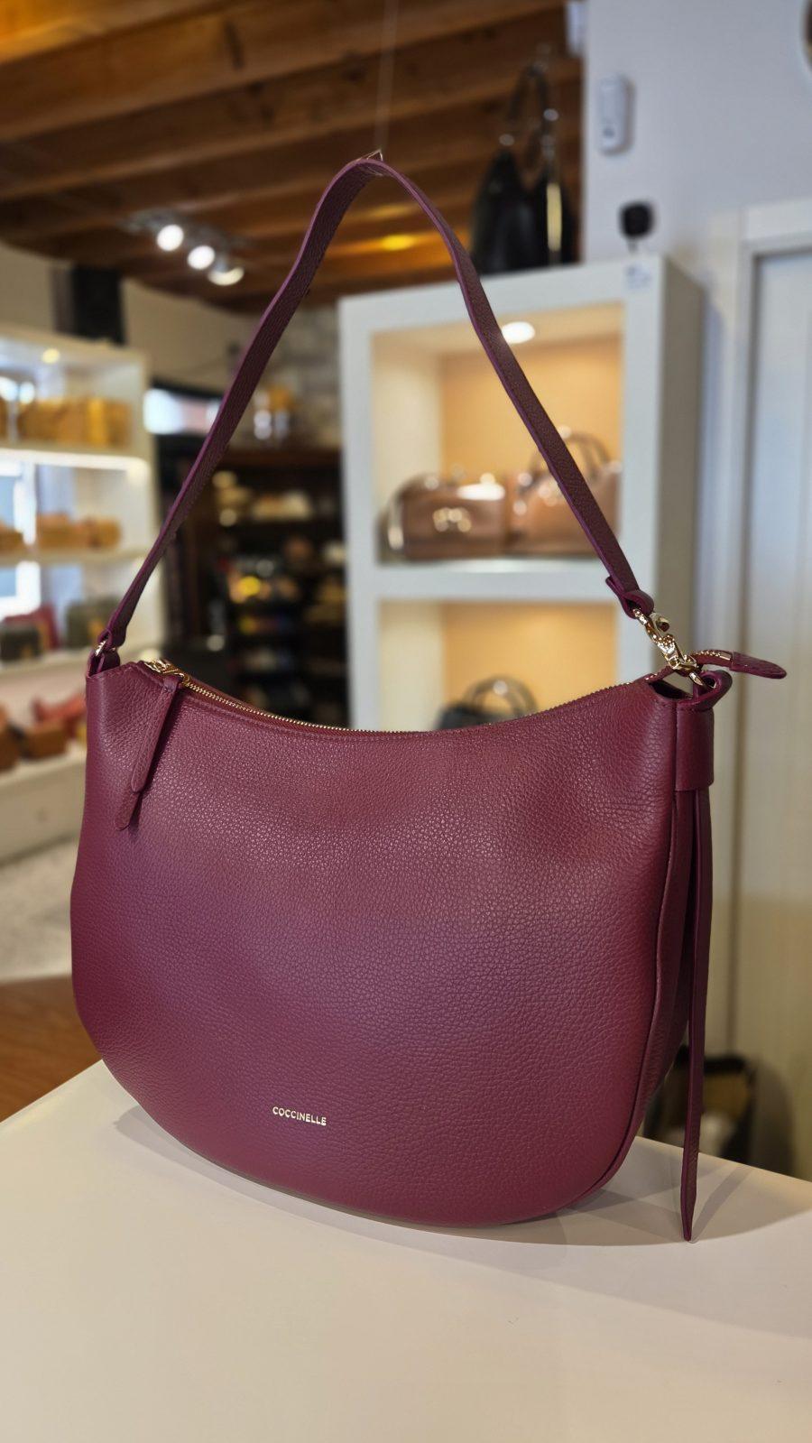 Borsa a spalla in pelle COCCINELLE C-EASY MEDIUM E1SHA130201 R52 in colore RIBES