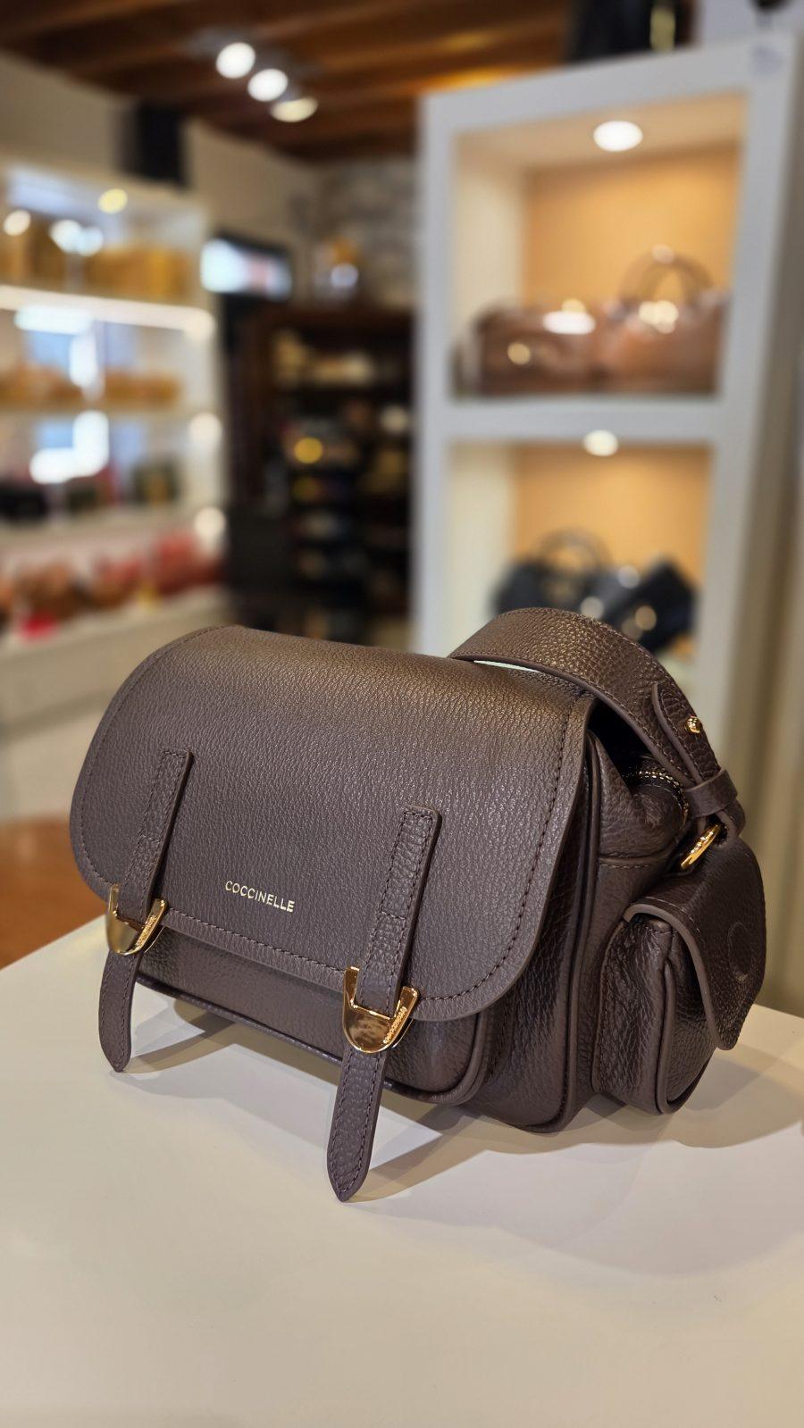 Borsa a tracolla in pelle COCCINELLE CAMPUS SMALL E1RFF150201 W20 in colore BRUNETTE