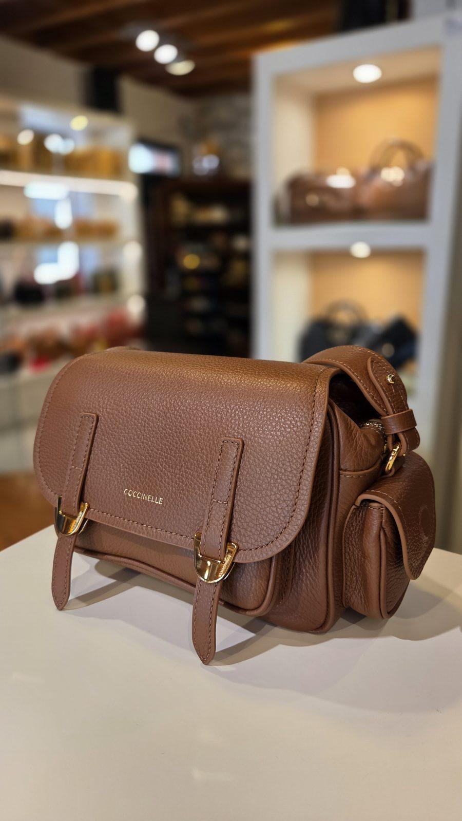 Borsa a tracolla in pelle COCCINELLE CAMPUS SMALL E1RFF150201 W11 in colore COGNAC