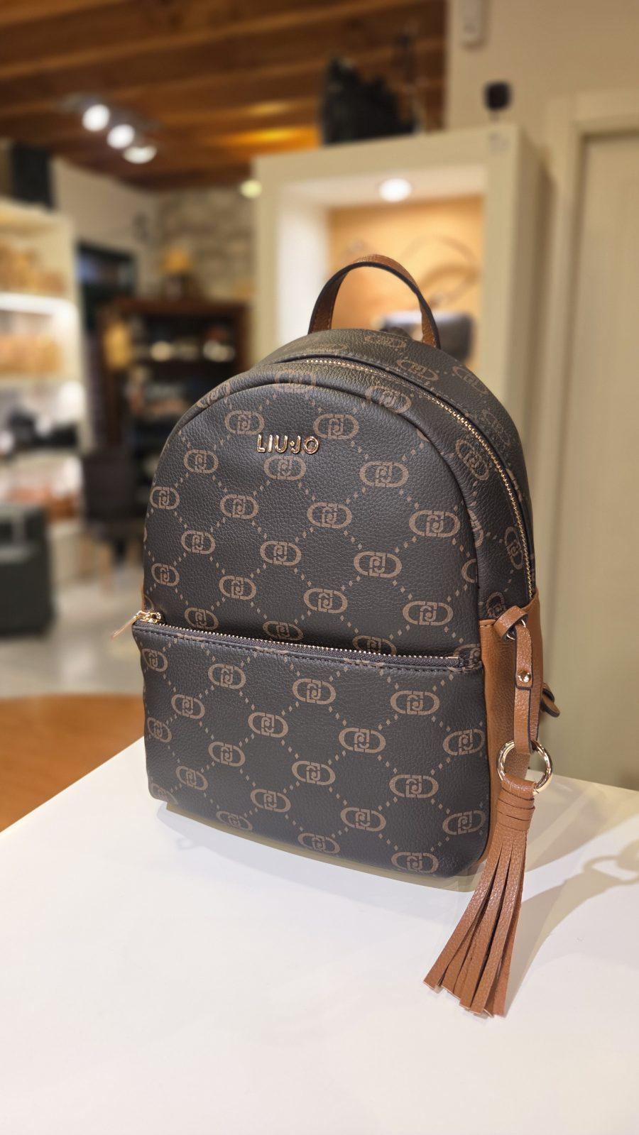 Zaino medio con logo LIU JO AF5186 E0053 in colore GINGER BREAD