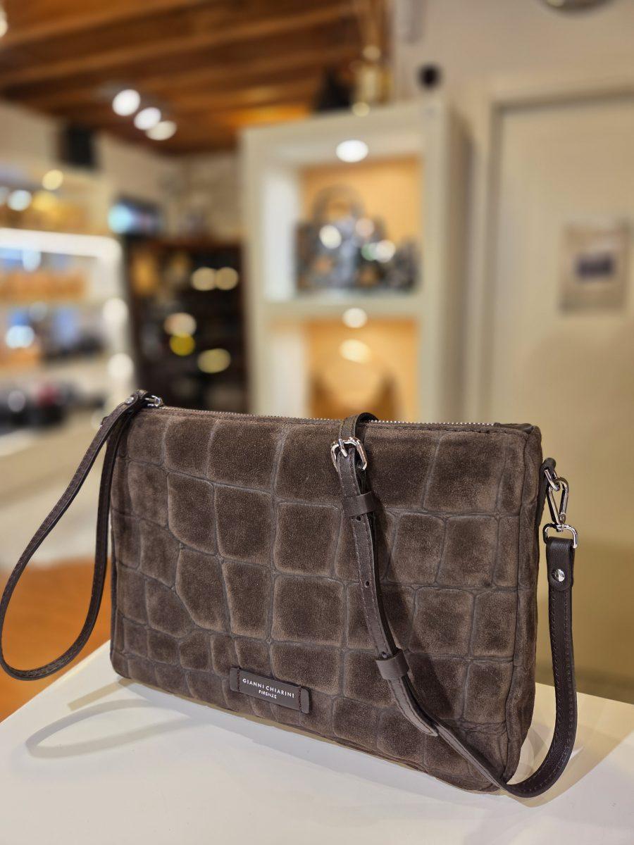 Tracolla NORA POUCH GIANNI CHIARINI BS 10225 CMCOCCO in colore ESPRESSO