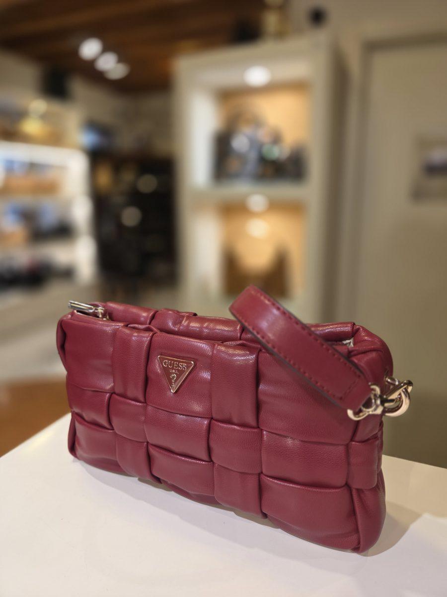 Borsa a tracolla intrecciata GUESS MARION MINI HWWG8072720 in colore RED